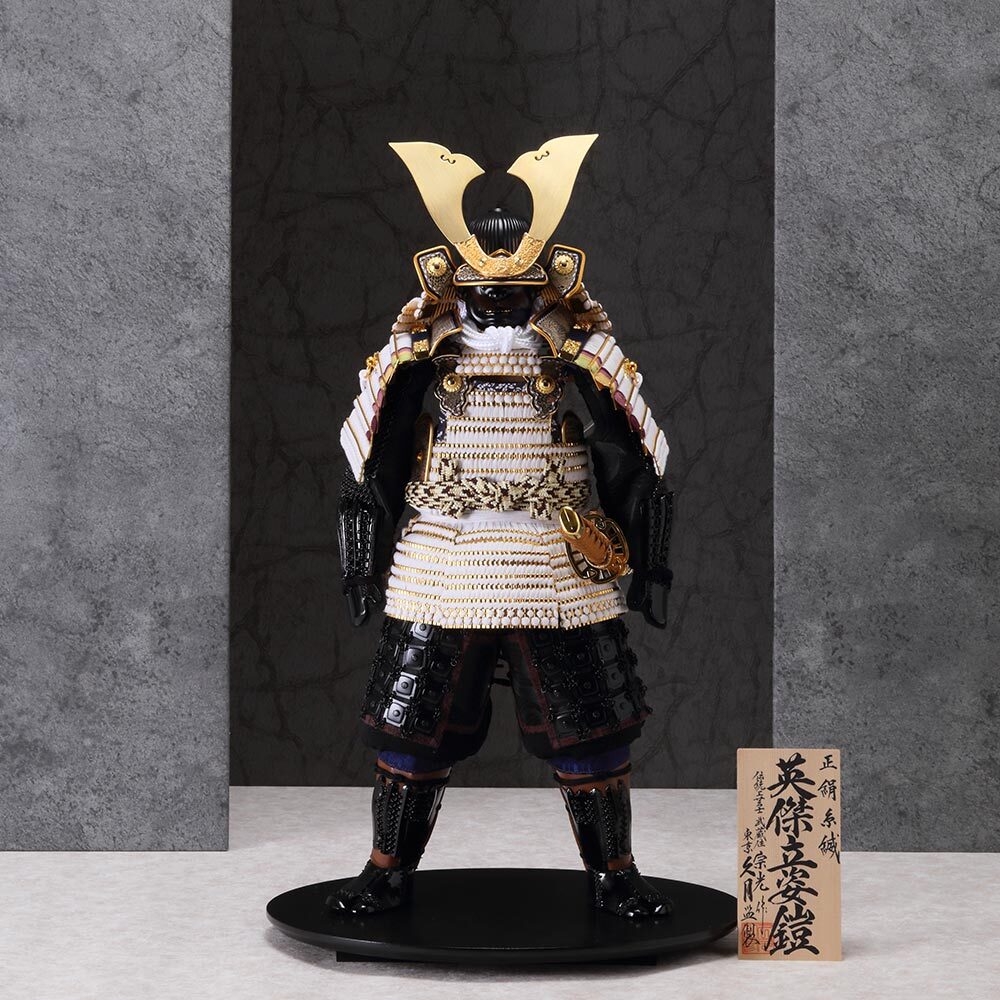 White
Samurai armor display figure Yoroi 1-4-TY White – front view full figure, Tsumadori Odoshi white silk lacing and 24K gold-plated kuwagata (helmet crest) by Dento Kogei-shi (Traditional Craftsman) Munemitsu Nakamura