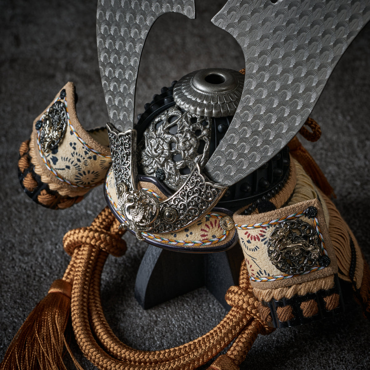 Kabuto Helmet Display – 4GR-K4-Z by Toshimitsu Suzuki