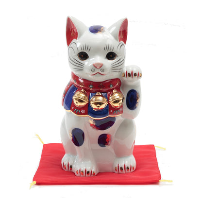 porcelain beckoning cat　Seto ware　7751