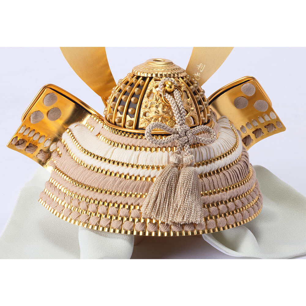 Kabuto Helmet Display – 6GR-K11-S by Toshimitsu Suzuki